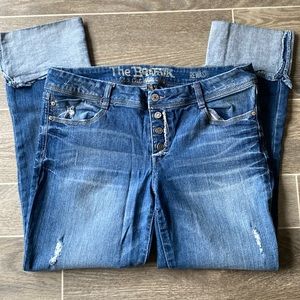 Rewash The Beatnik Destructed Cuffed Capri Jeans